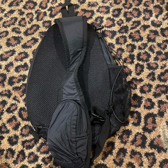 Eddie Bauer Black Sling Bag - Picture 2 of 6